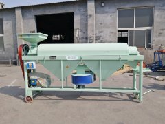 黑龍江哈爾濱李經理訂購的中型水稻打毛機、稻種脫芒機裝車發貨